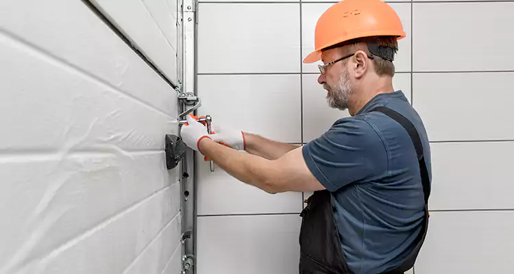 Emergency Garage Door Repair in Sarasota Springs, FL