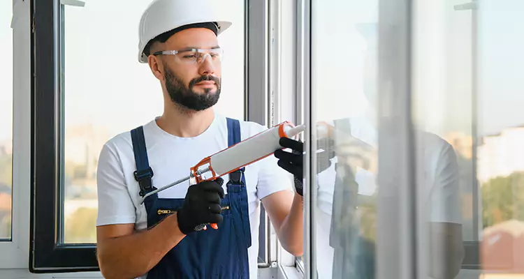 Retractable Screens Repair for Patio in Sarasota Springs, FL