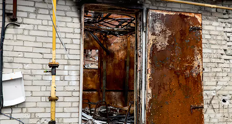 Metal Door Rust Repair in Sarasota Springs, FL